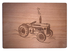 Schneidbrett mit Gravur Traktor aus Buchenholz, 22x15,5x1 cm