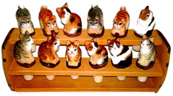 Handgeschnitzte Flaschenkorken mit gemischten Katzen aus Holz bemalt