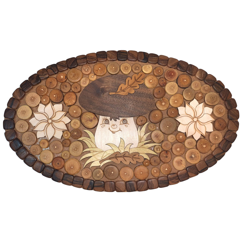 Topfuntersetzer oval aus Holz, gemischte Hölzer, mit lächelndem Pilz 037.000
